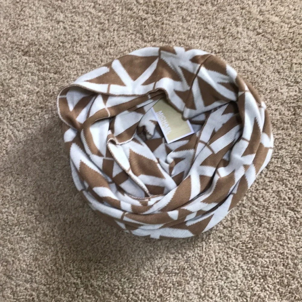 NWT! MICHAEL Michael Kors O/S infinity scarf